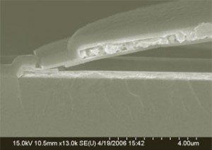 Figure 14: A lift-off effect discovered through a scanning electron microscope.
