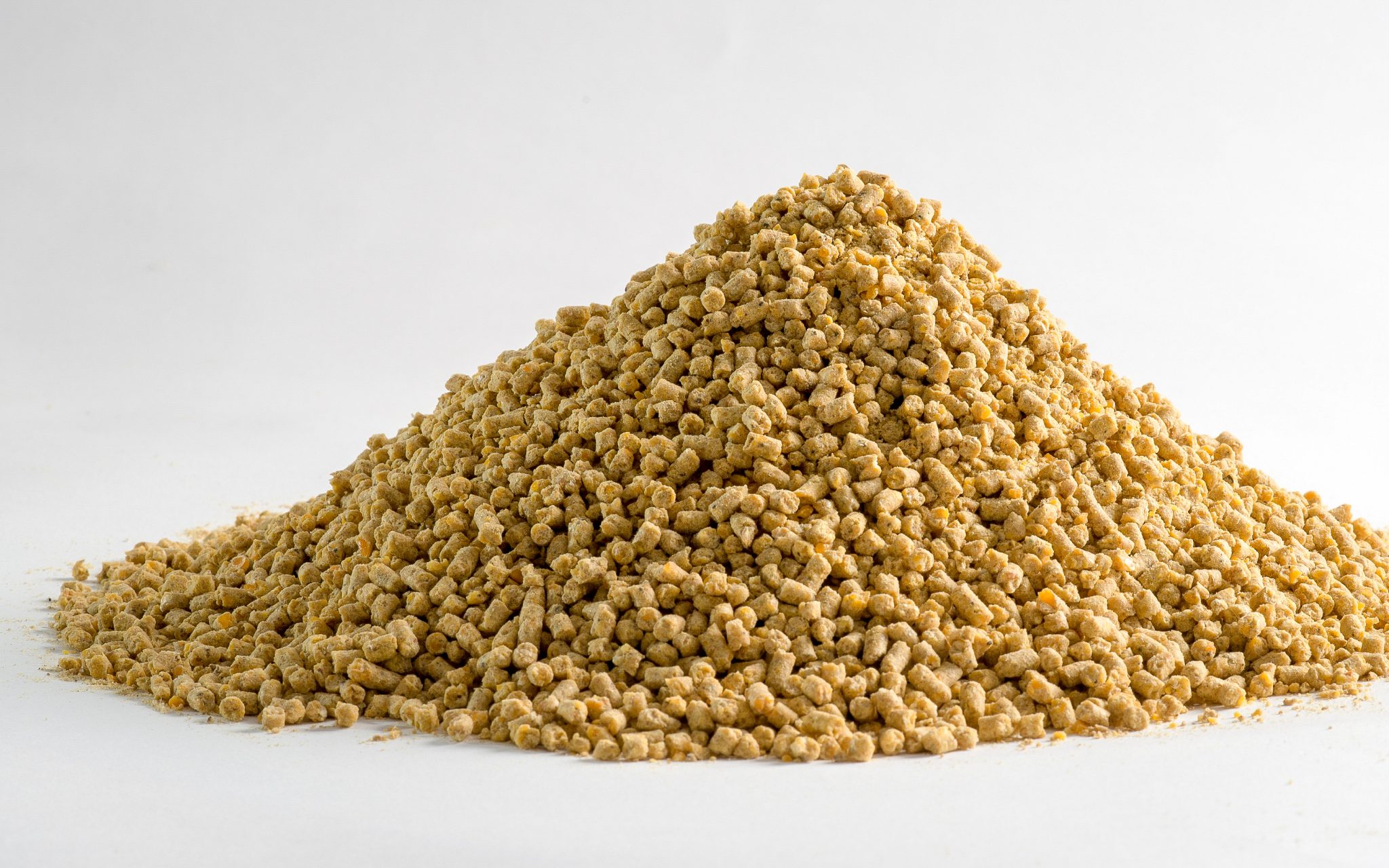 pelleted broiler chicken diet