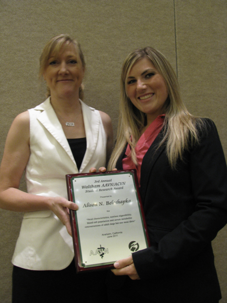 Alison Beloshapka receives the AAVN & Waltham Student Nutrition Research Award at the 2010 AAVN Symposium in Anaheim, CA