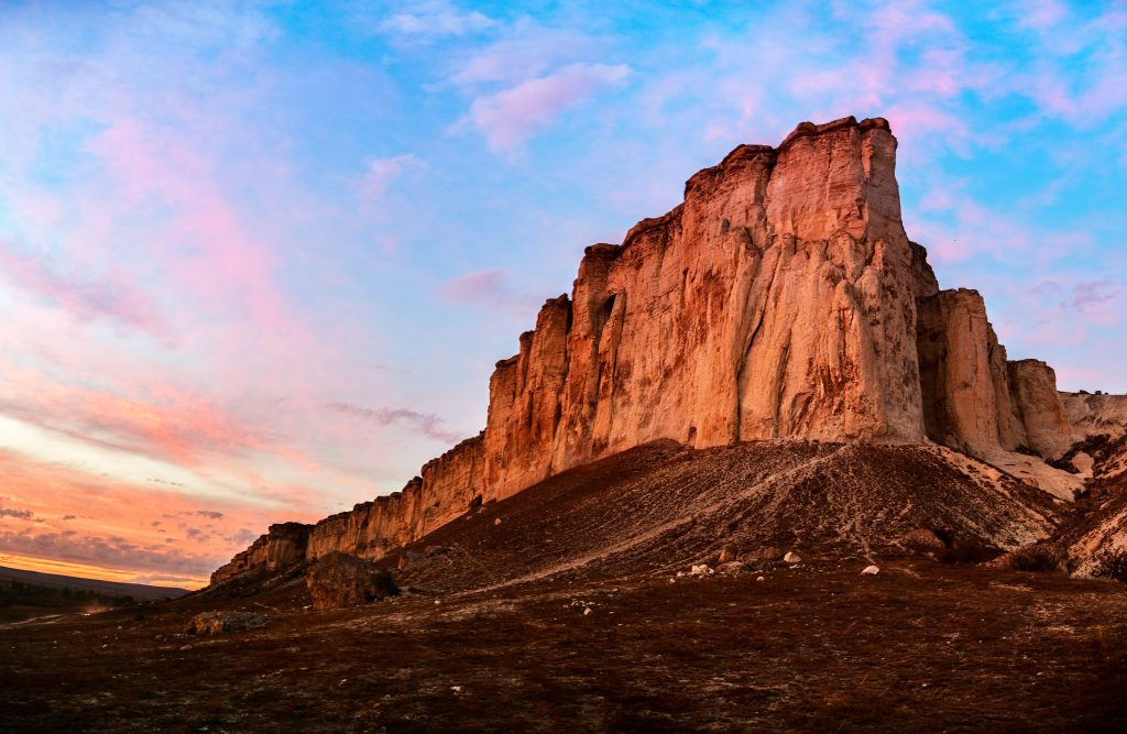 Cliff During Dusk, New Mexico. Photo credit: Pavel, Pexels.
